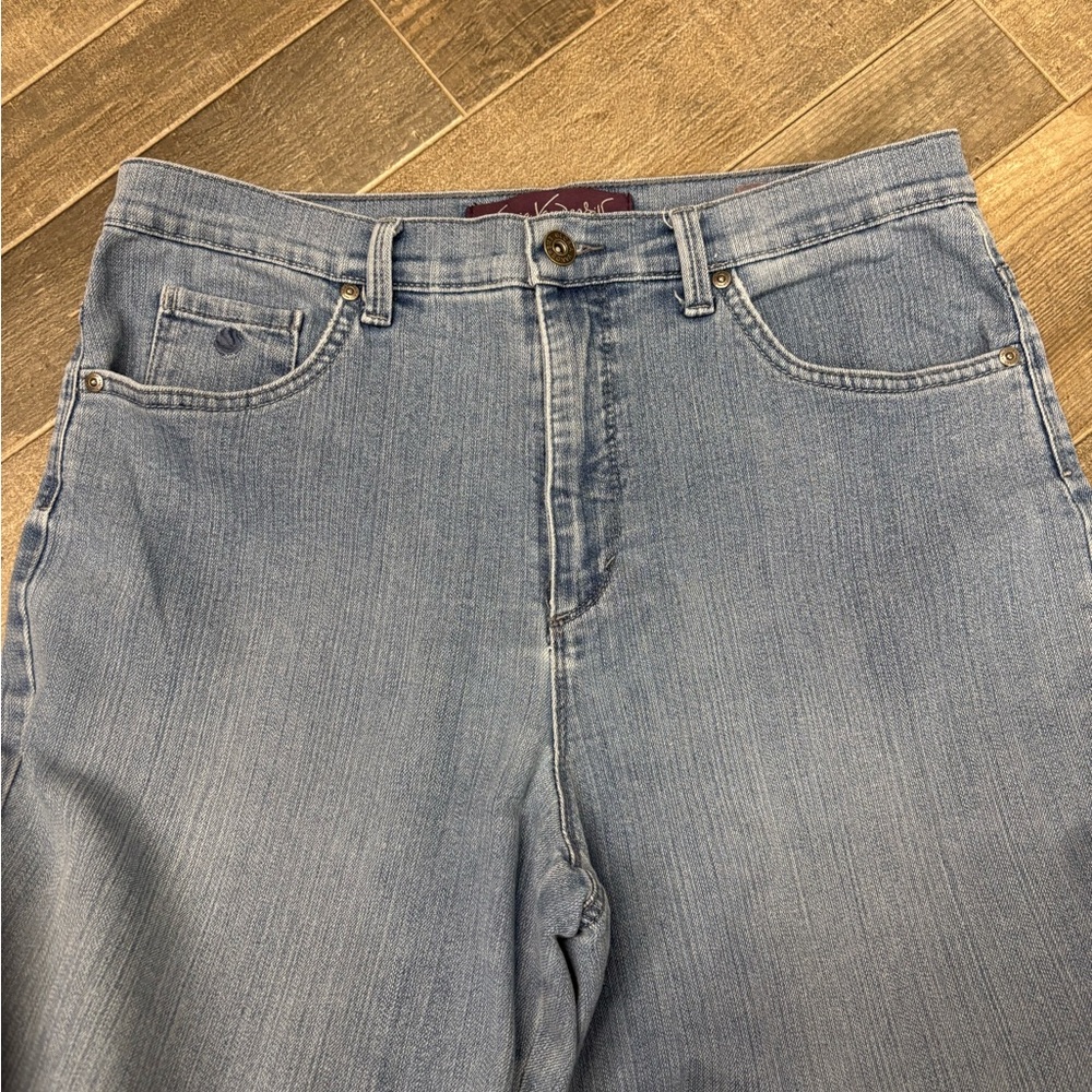 Gloria‎ Vanderbilt Amanda Style Straight Leg Jeans Light Wash Size 12 - Picture 2 of 5